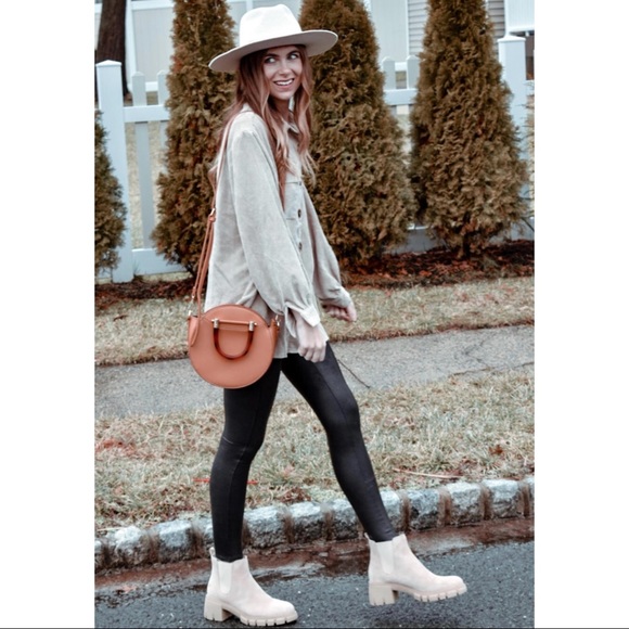 Steve Madden Howler Boot In Sand Suede 
